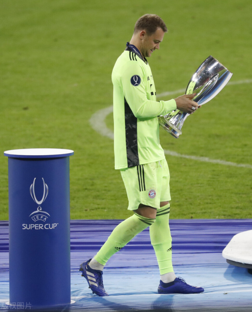 9you娱乐-日本完胜塞维利亚，莱万关键制胜