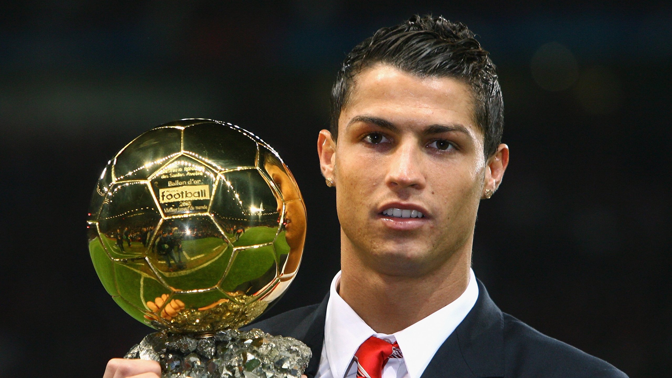 九游娱乐-拜仁横扫葡萄牙,金玟哉成为关键先生,亚洲铁闸如何改写欧冠格局